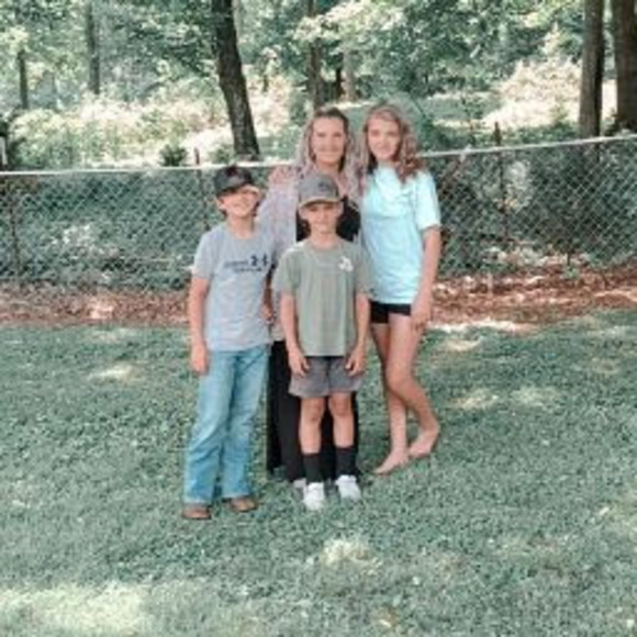 Meet your Posher, Jessica - Picture 1 of 1